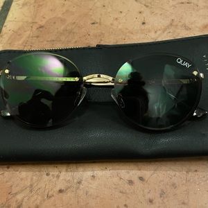 Quay x Elle Ferguson sunglasses. Farrah model